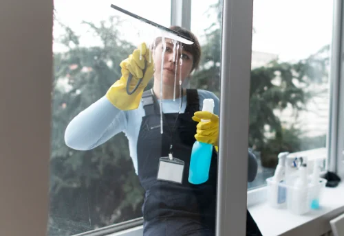Nettoyage de vitres intérieures et extérieures à Aspiran